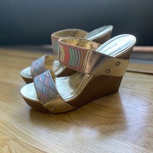 BCBGeneration Gold Multi Wedges